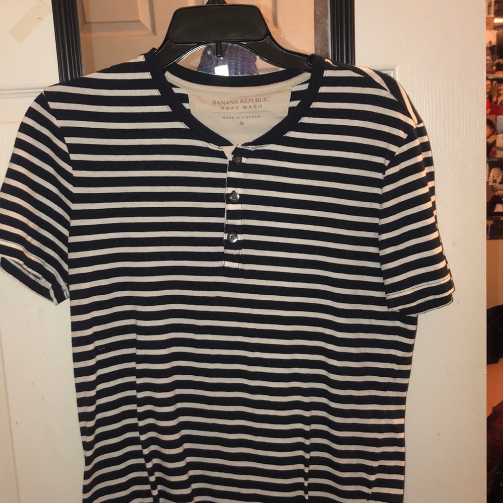 Never worn banana republic tee